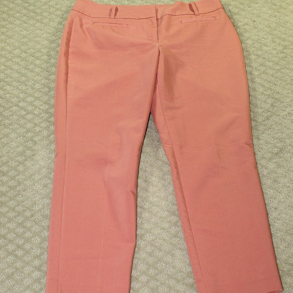 Ann Taylor Women's 6 Mid Rise Curvy Light Salmon Pink Straight Cropped Pants